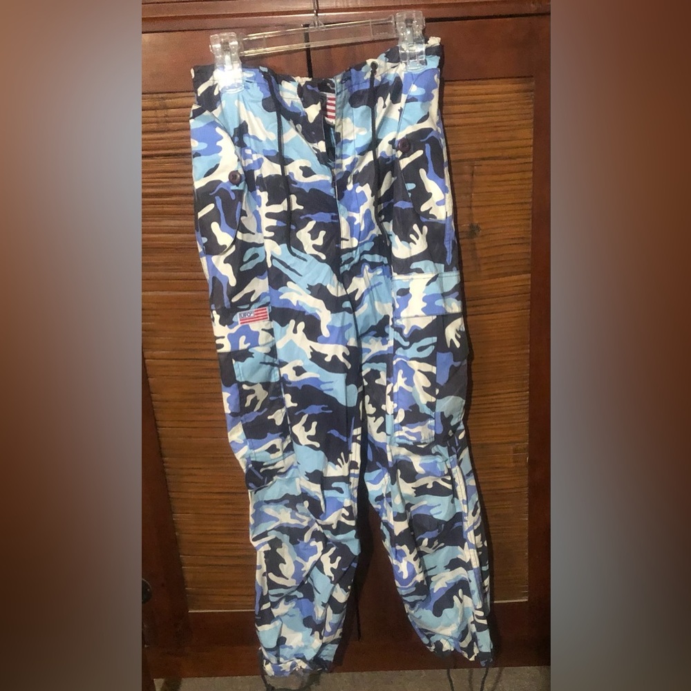 Camo baggie joggers.